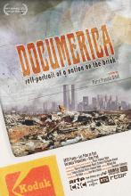 Das Poster zum Film: Eine Collage aus Abfällen und Industrieanlagen, im Hintergrund die Skyline New Yorks mit starkem Smog