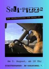 Hund am Steuer eines Autos auf blauem Grund mit der Schrift Soli Pizza und den Angaben zu Zeit und Ort