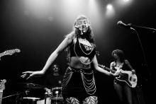  BELLA & THE BIZARRE 