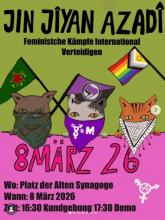 Auf dem Plakat sind drei Katzen mit Vermummung zu sehen. Die rechte Katze trägt eine Kufiya, die Katze in der Mitte ein 8M-Tuch und die linke Katze trägt ein kurdisches Tuch. Hinter den Katzen sind drei Flaggen zu sehen: Rechts die Queer-Flagge, in der Mitte die feministische Aktionsflagge und links die YPJ Flagge. Die Katzen halten ein Banner, auf dem steht: „8. März 2026"