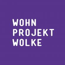 weißer Text "Wohnprojekt Wolke" auf lila Hintergrund