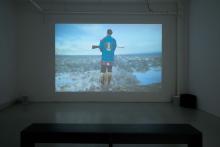 Bildcredit: Sasha Huber, Tlingit Glacier & Lakes – A Reparative Intervention I, 2024, Installationsansicht, GG-E-WERK 